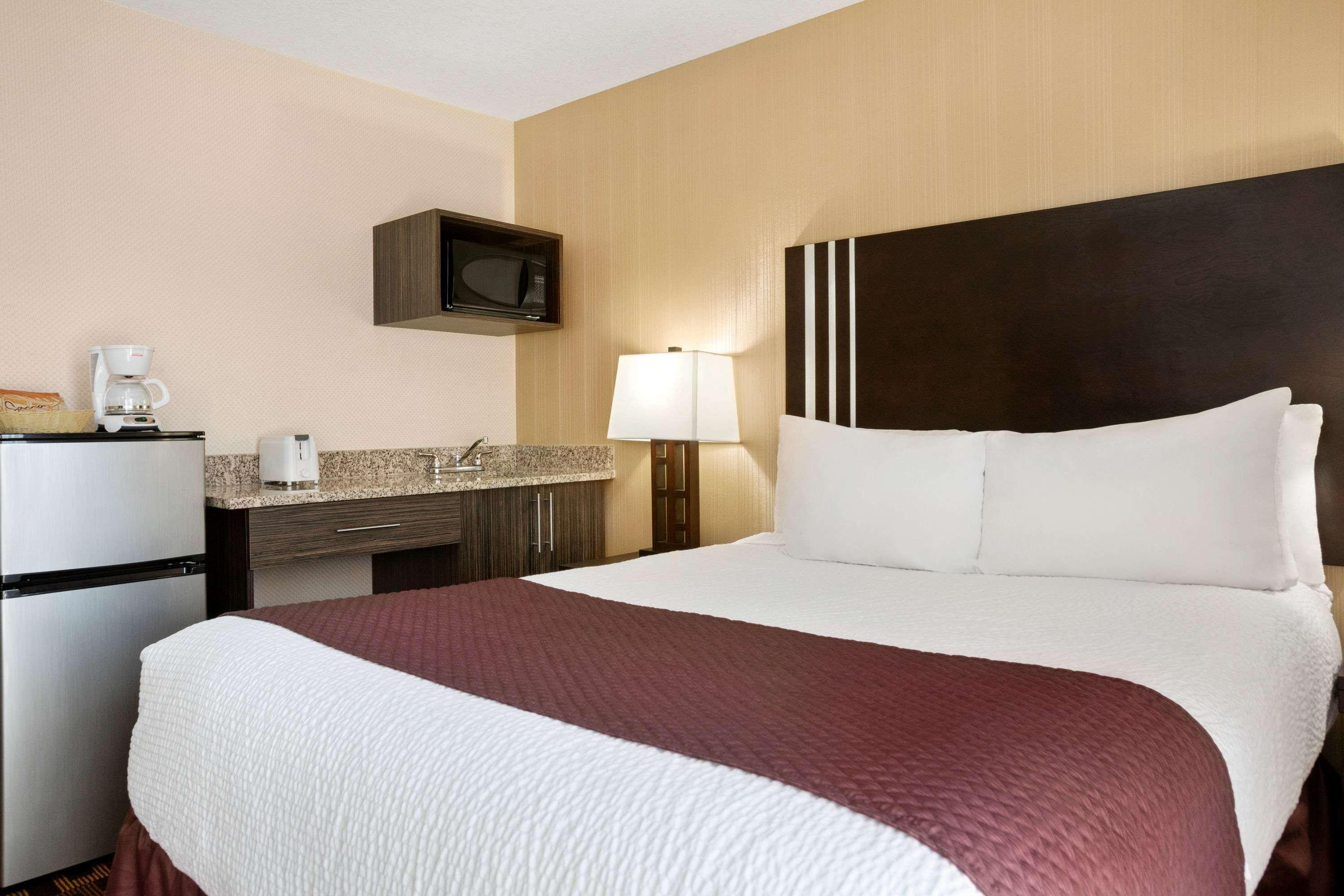 Days Inn by Wyndham Sylvan Lake Eksteriør bilde